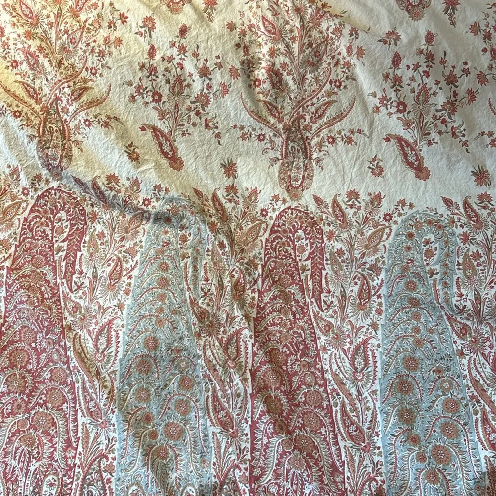 Pottery Barn FULL/QUEEN DUVET PAISLEY RED CREAM AND BLUE 2 Euro Shams